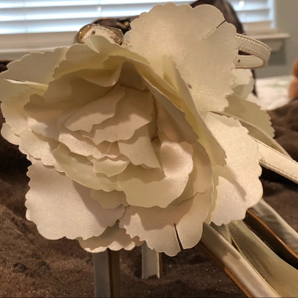 Shoes - Picture 4 of 5